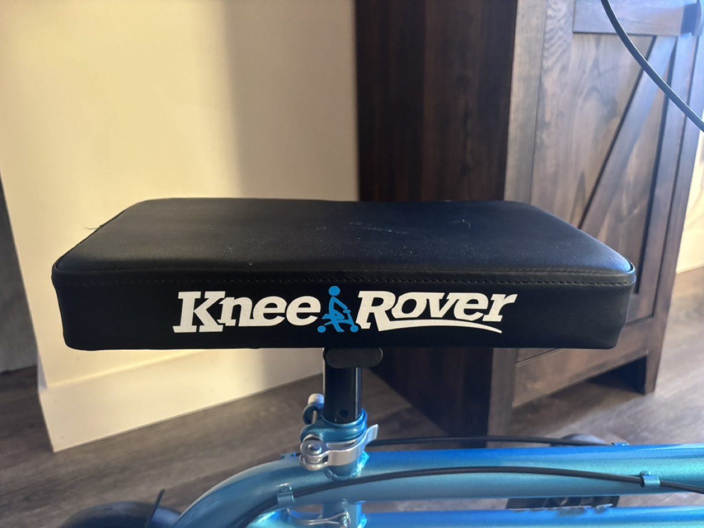 KneeRover Steerable Knee Walker Scooter - photo 2