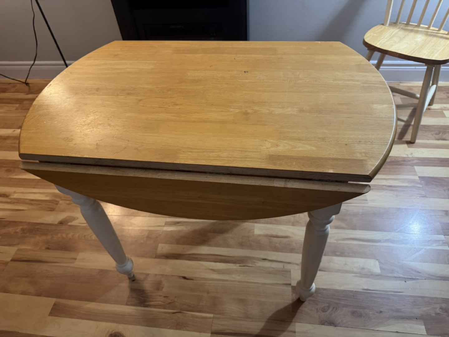 Round Drop Leaf Table and 4 Chairs - photo 4