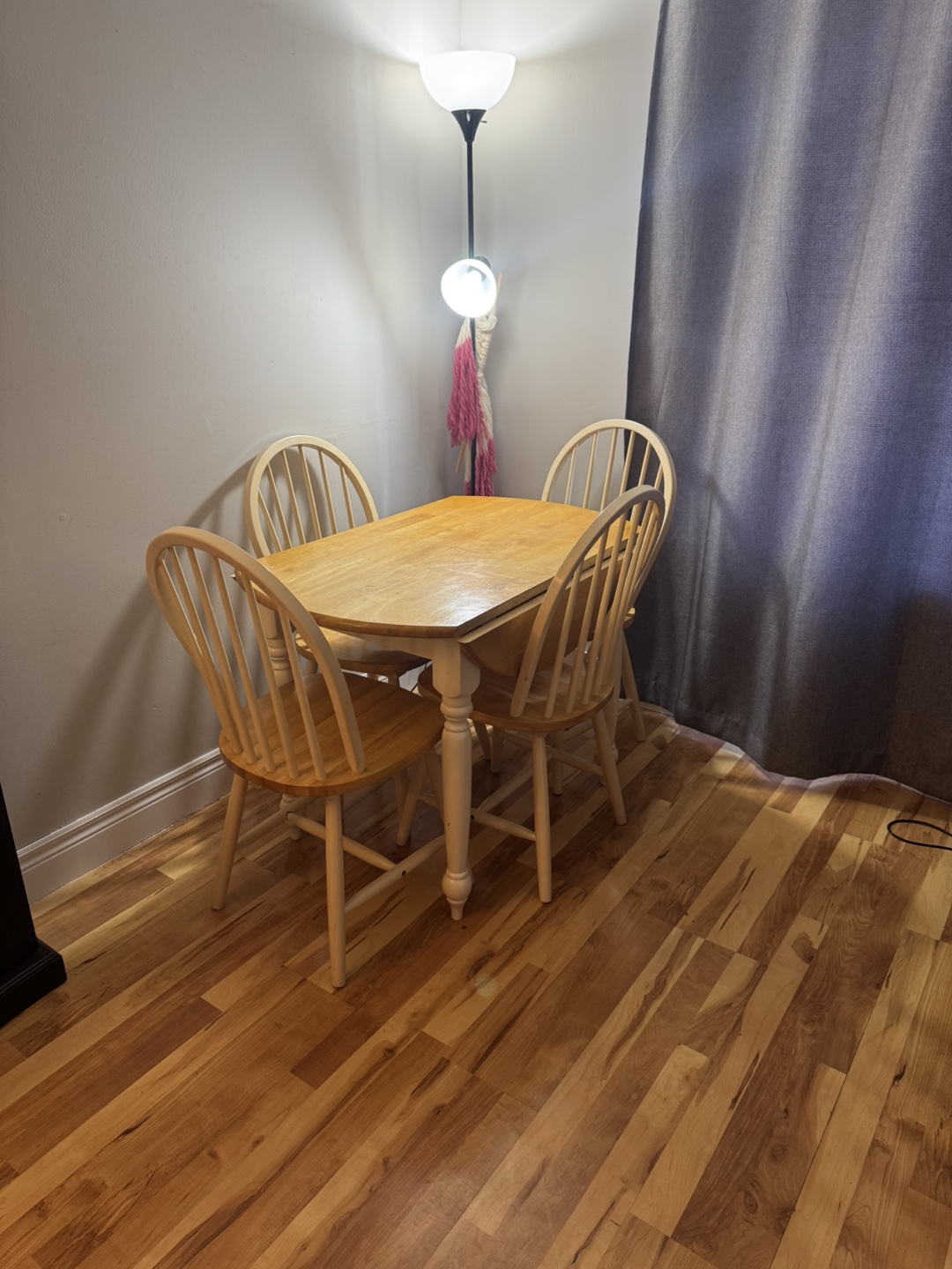 Round Drop Leaf Table and 4 Chairs - photo 3