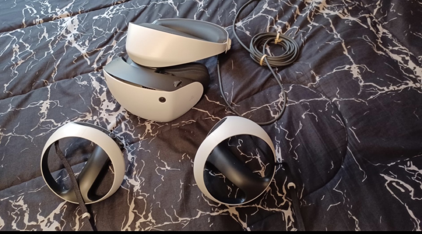 PlayStation VR2 Headset and Controllers - photo 5