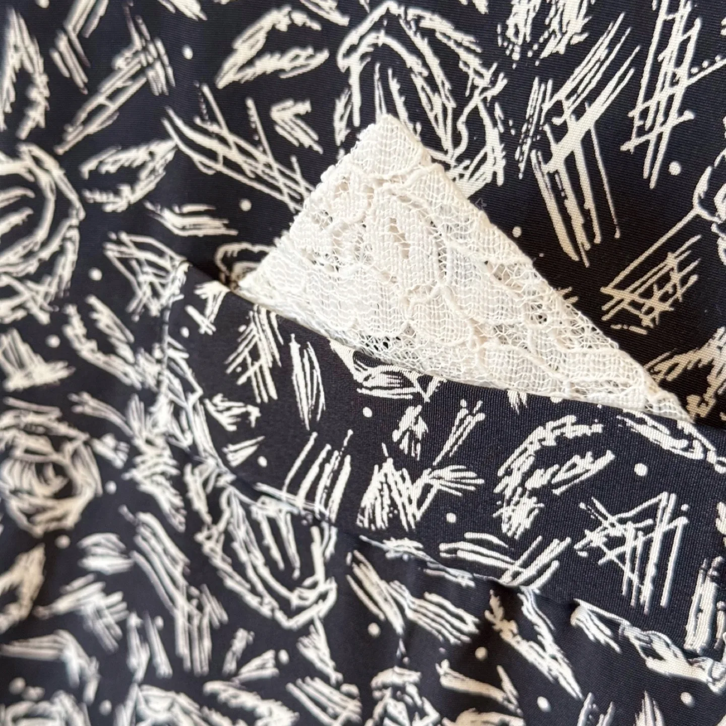 USA Vintage Black Rose Peplum Dress image indicator(7)