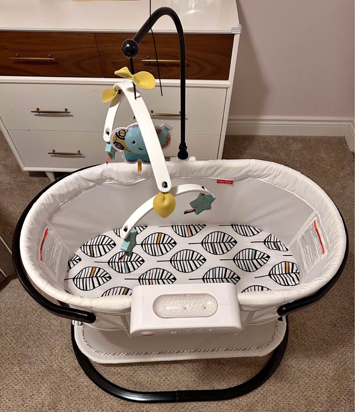 Fisher-Price Soothing Motions Bassinet - photo 2