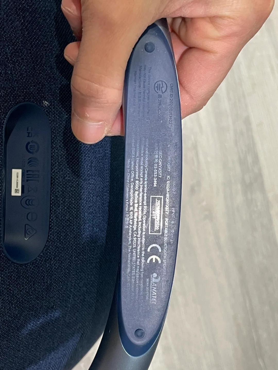 Harman Kardon Onyx Studio 7 Portable Bluetooth Speaker image indicator(5)