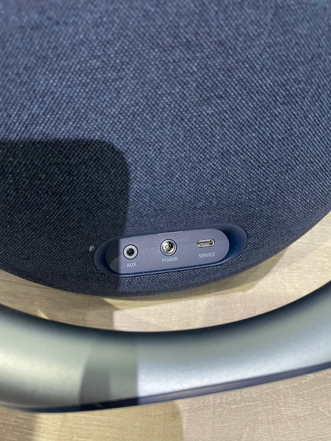 Harman Kardon Onyx Studio 7 Portable Bluetooth Speaker image indicator(6)