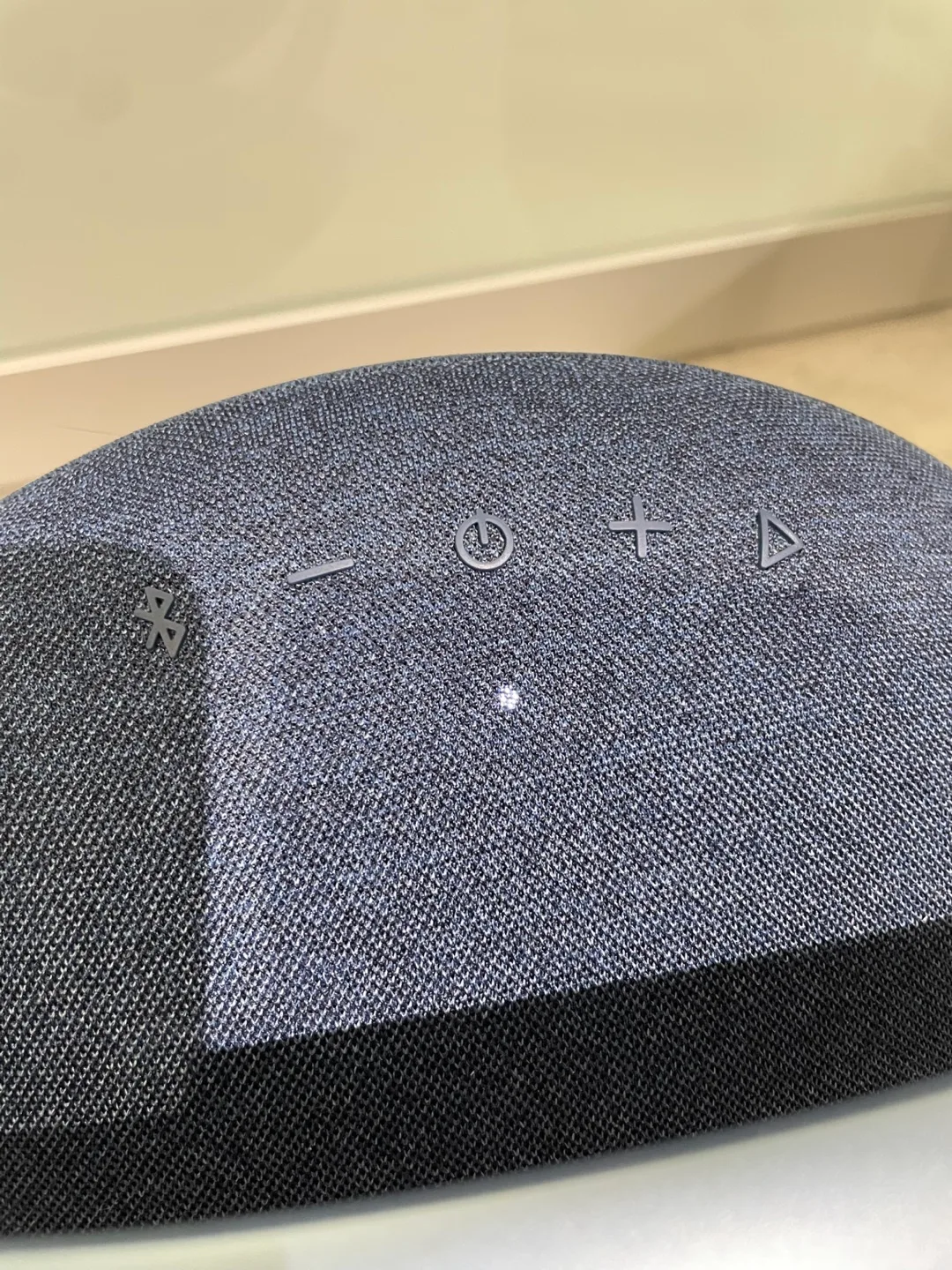 Harman Kardon Onyx Studio 7 Portable Bluetooth Speaker image indicator(8)