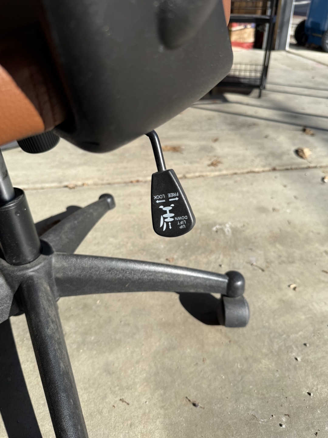 Ergonomic Mesh Office Chair with Leatherette Arms - photo 3