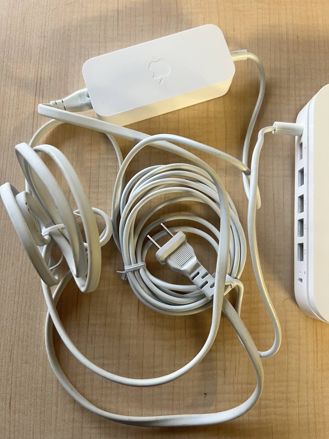 Apple AirPort Extreme Base Station - photo 2