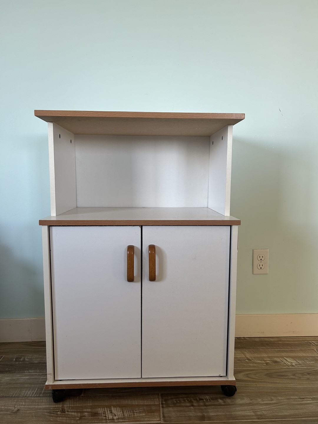 Microwave Stand/Kitchen Cabinet w Wheels