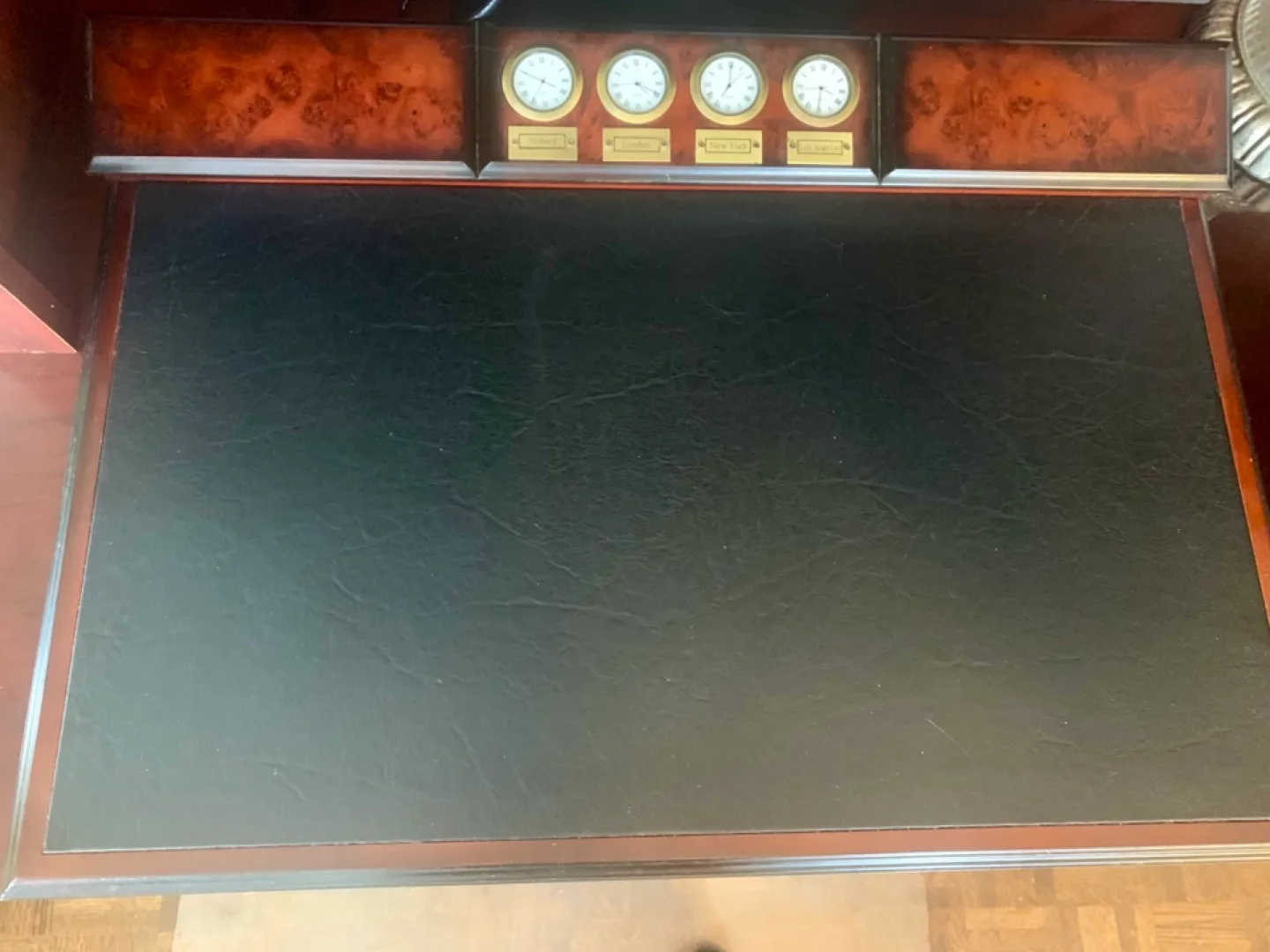 Executive Desk Blotter with World Clocks image indicator(2)