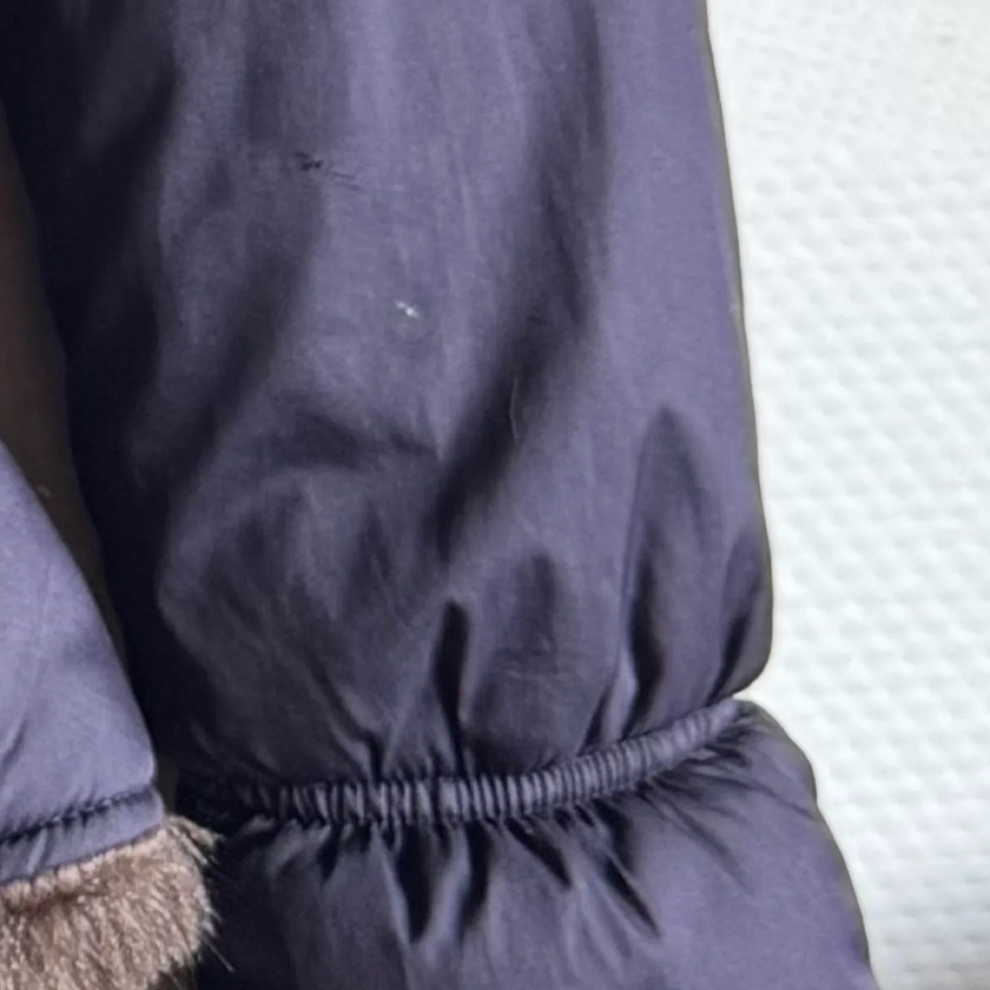 Girls' dark navy blue puffer jacket with faux fur trim image indicator(7)