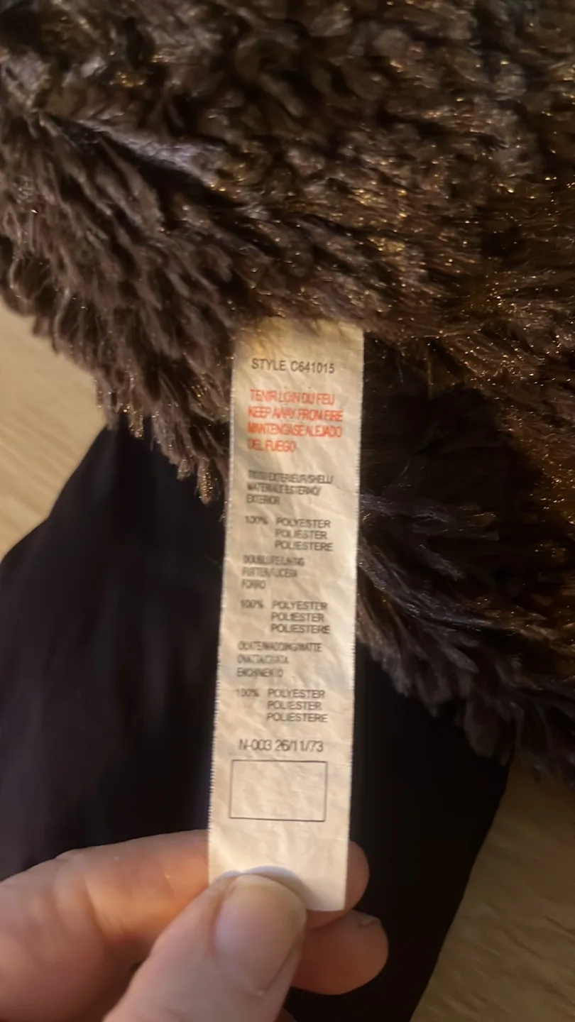 Girls' dark navy blue puffer jacket with faux fur trim image indicator(9)