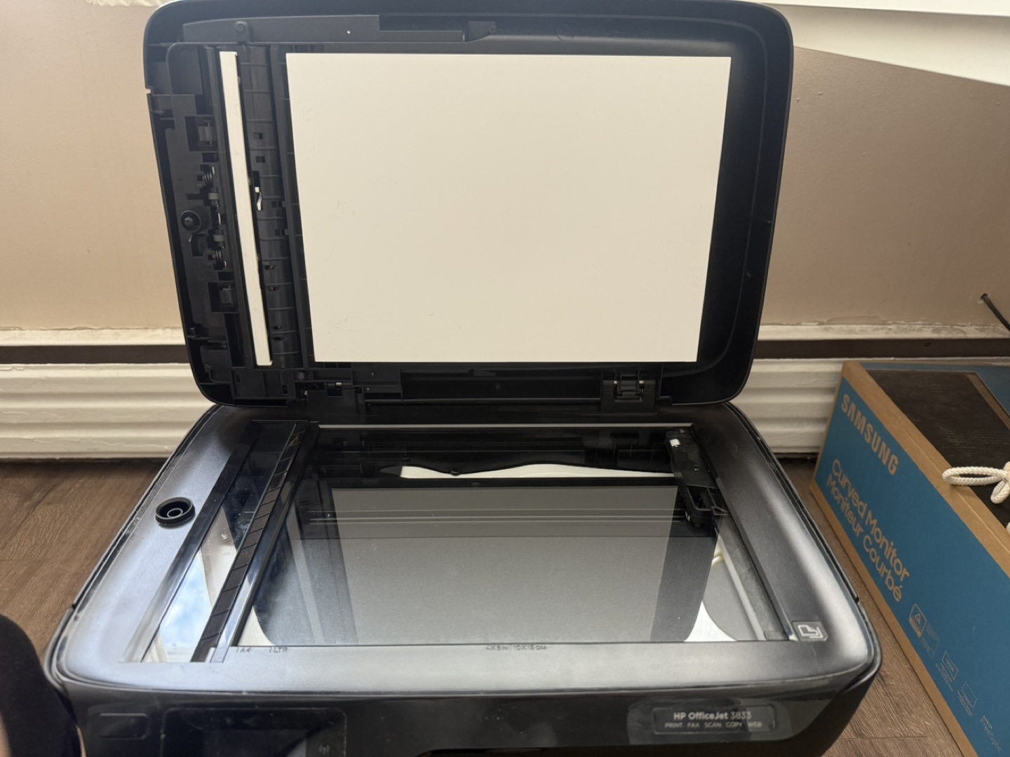 HP OfficeJet 3833 All-in-One Printer - photo 2