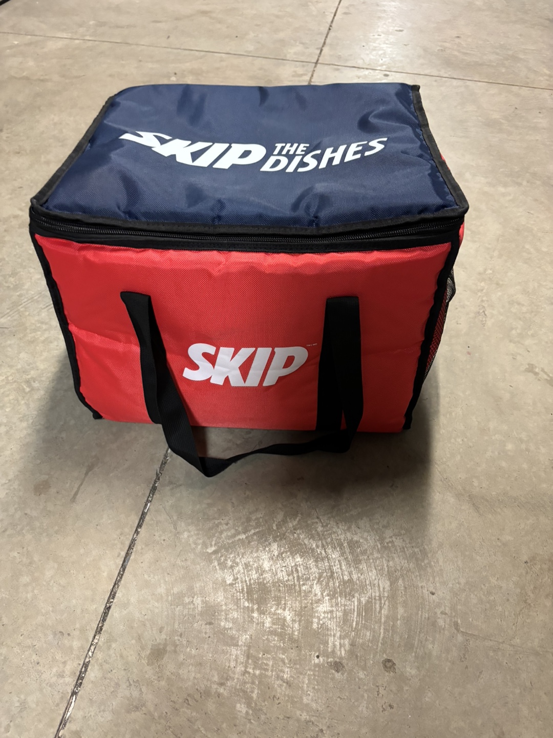 A set of SkipTheDishes Delivery Bag