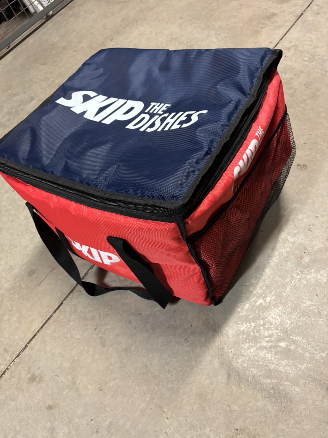 A set of SkipTheDishes Delivery Bag - photo 2