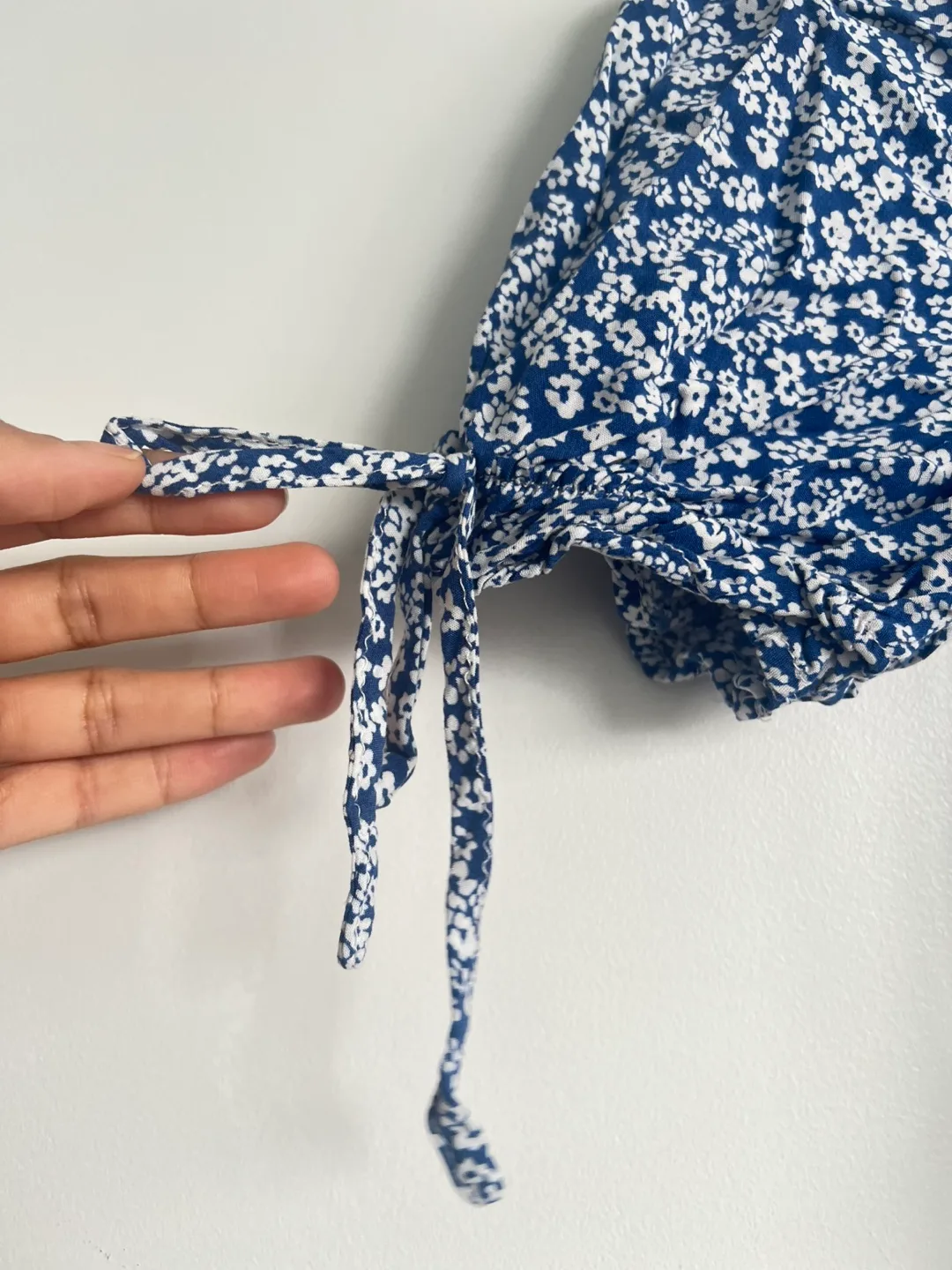 Blue floral mini dress with puff sleeves - Small image indicator(3)