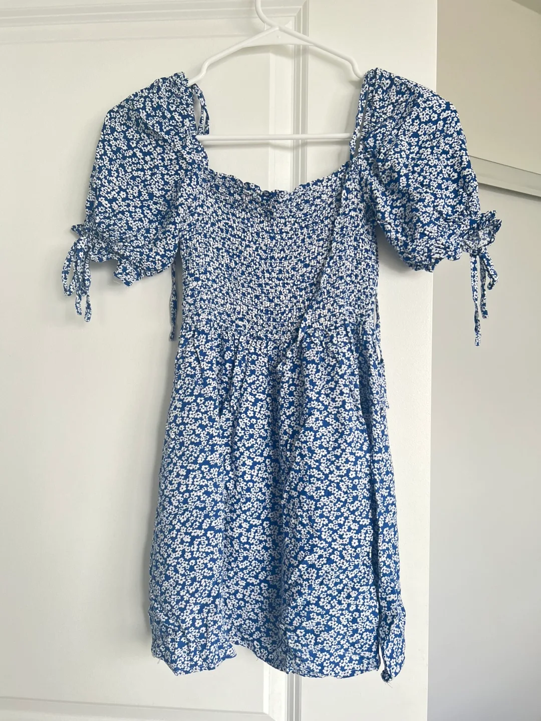 Blue floral mini dress with puff sleeves - Small image indicator(2)