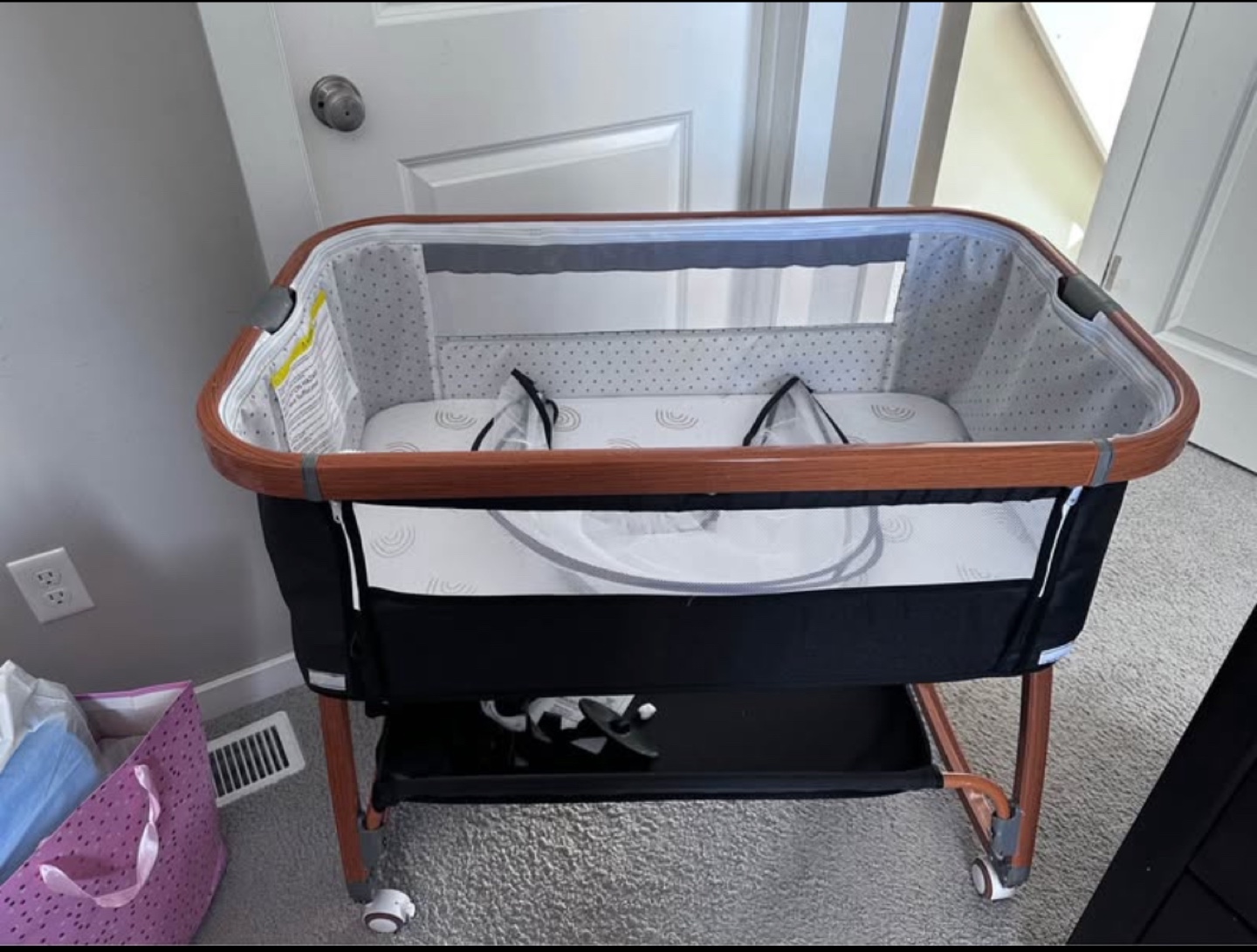 Mereryi Baby Bassinet with Wheels, Storage Basket & Mosquito Net - photo 2