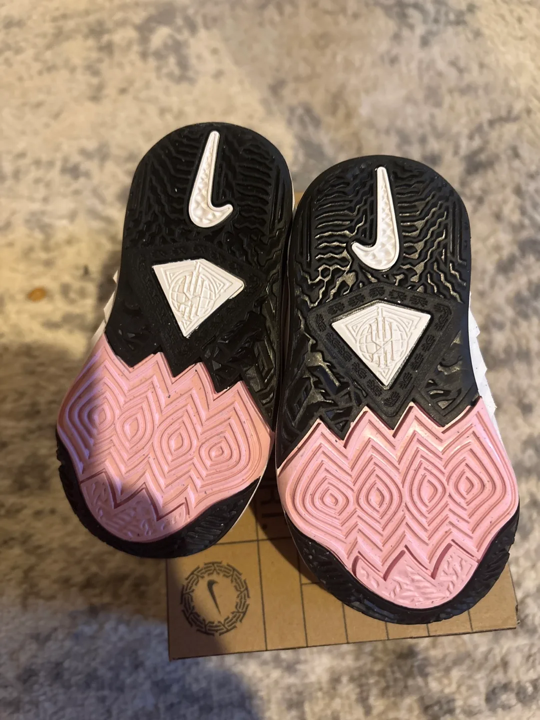 💚New-Nike Kyrie Infinity Toddler Basketball Shoes - Size 6C image indicator(3)