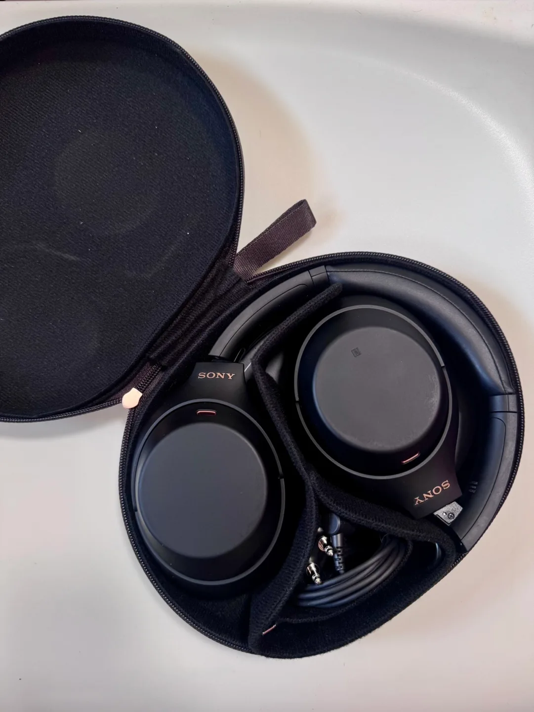 Sony WH-1000XM4 Wireless Noise-Cancelling Headphones thumbnail