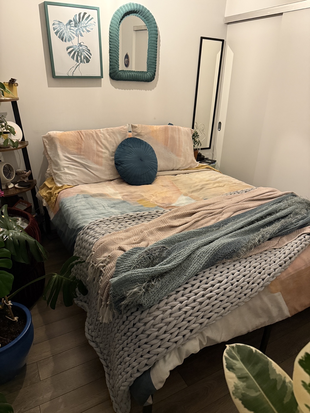 Queen Size Metal Bed Frame — no box-spring needed! - photo 5