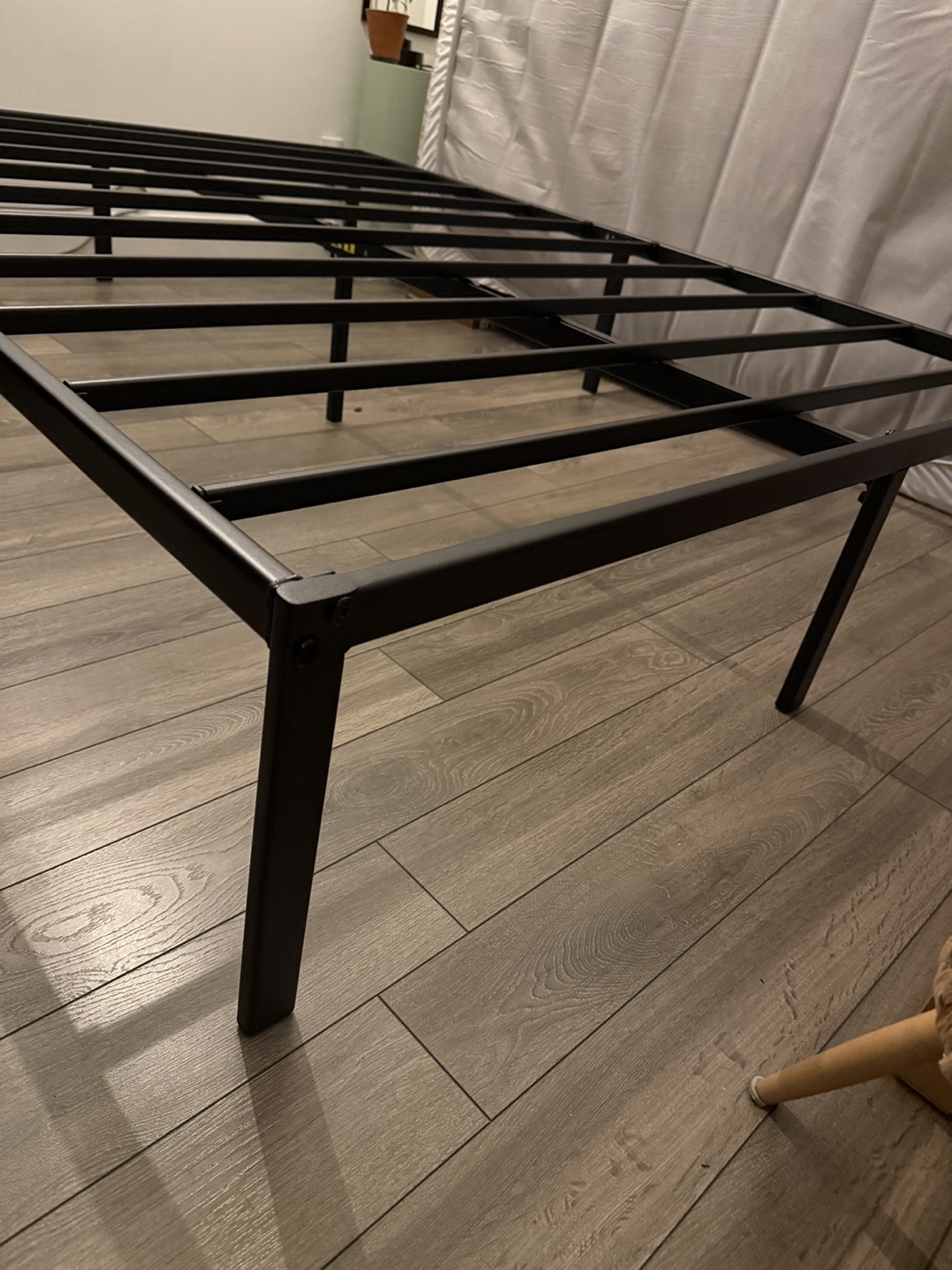 Queen Size Metal Bed Frame — no box-spring needed! - photo 2