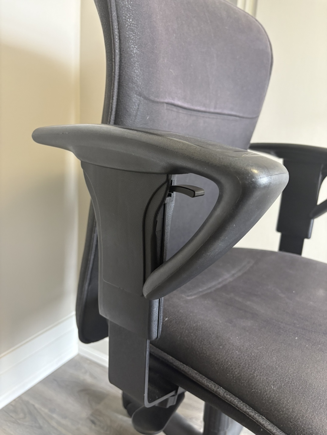 Office Chair – Swivel, Adjustable Armrests & Height - photo 3