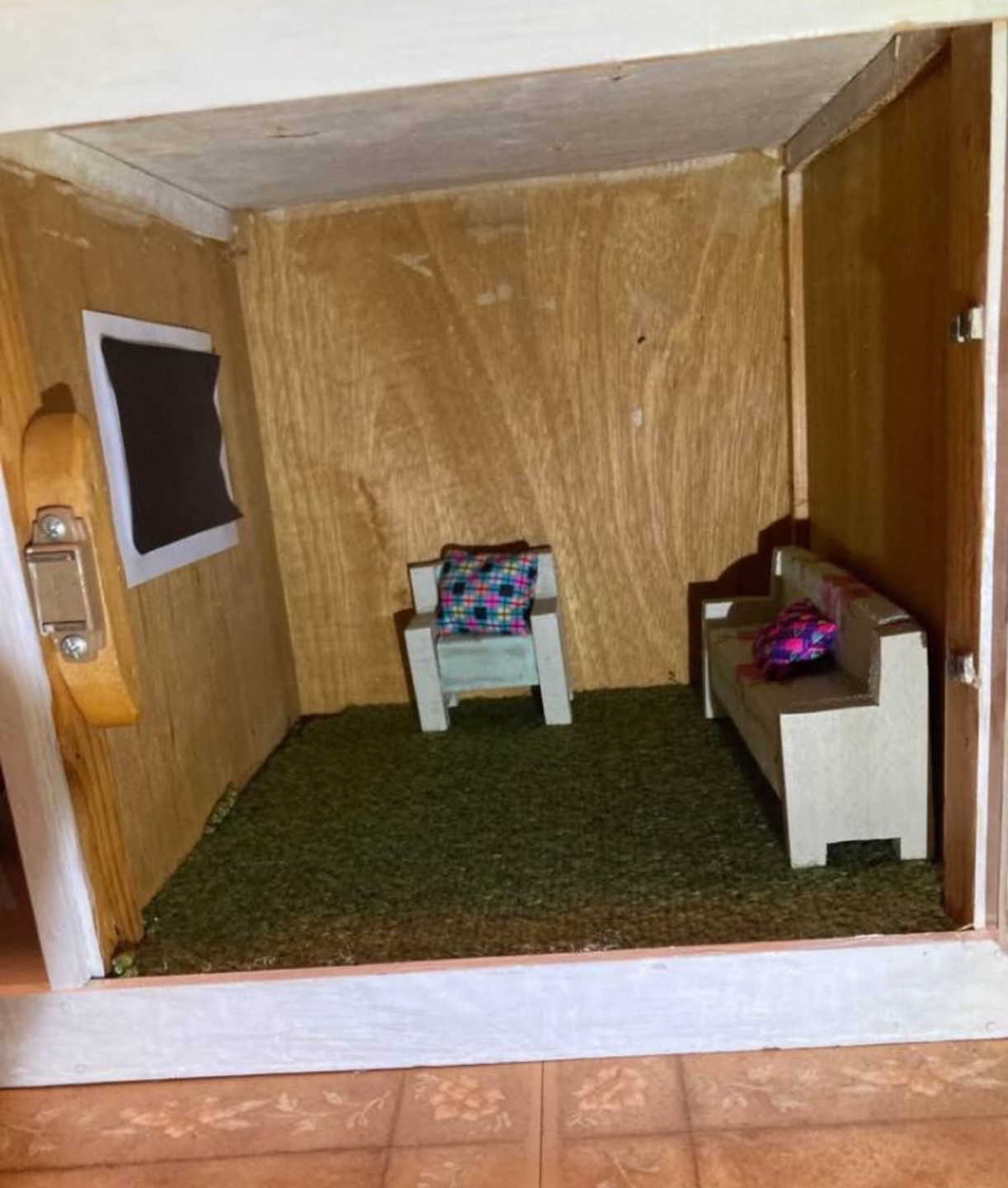 Vintage Wooden Dollhouse with Furnishings - photo 5