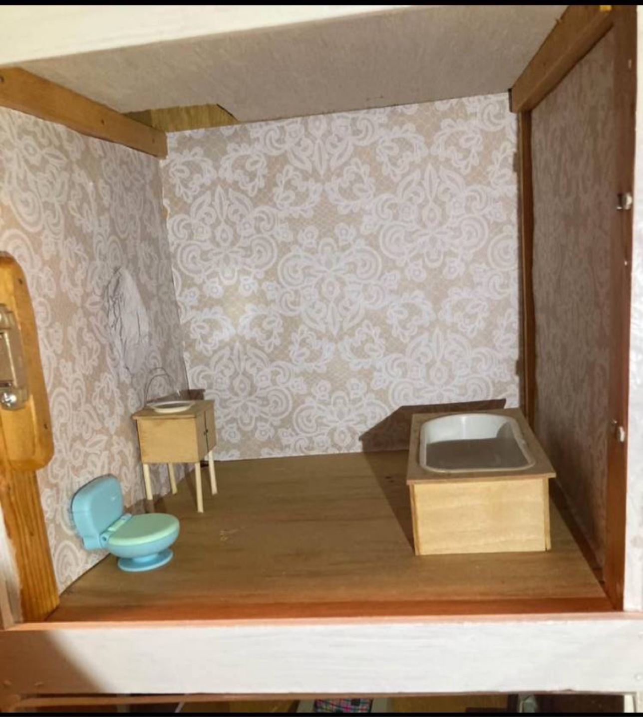 Vintage Wooden Dollhouse with Furnishings - photo 4