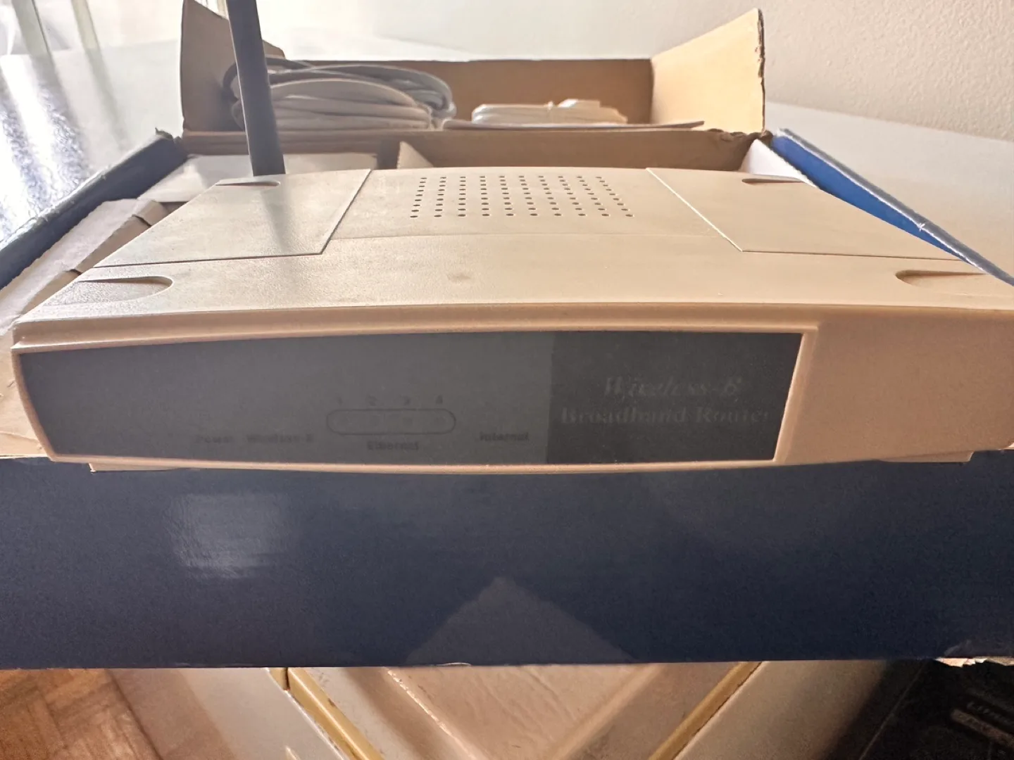 11Mbps Wireless-B Broadband Router image indicator(2)