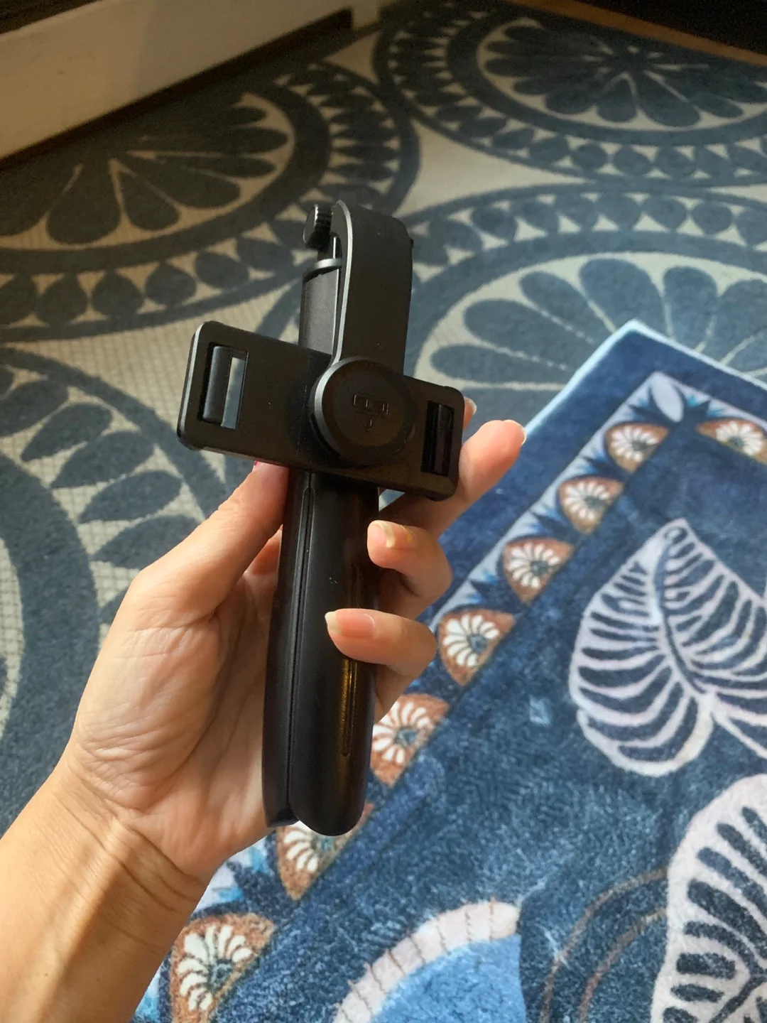 Mini Tripod & Selfie Stick image indicator(5)