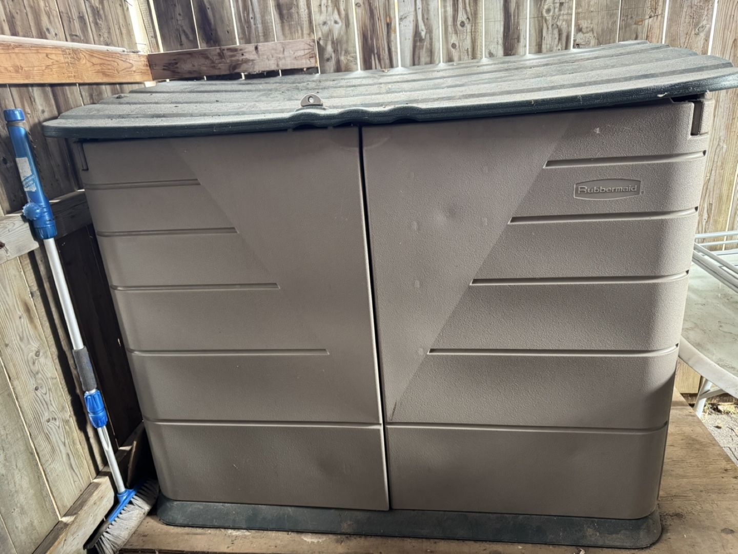 Rubbermaid Outdoor Storage Shed - photo 2