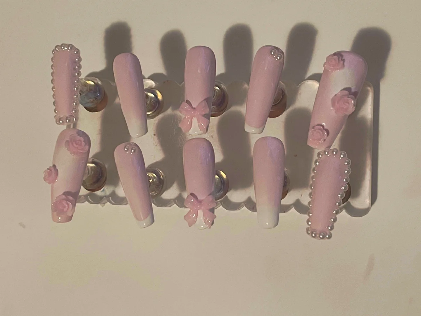 Pink & Pearly Press on Nails Set image indicator(2)