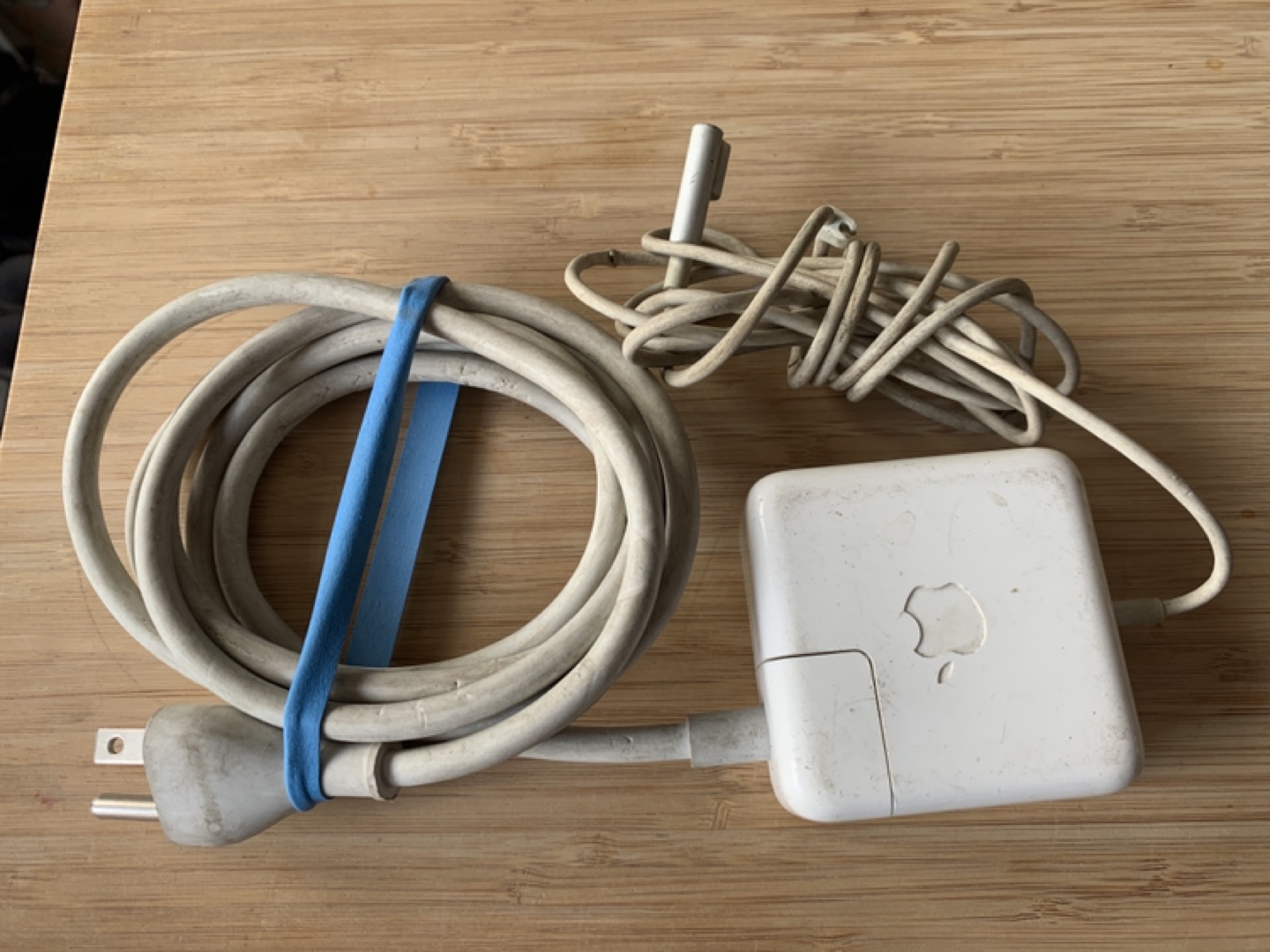 Apple MagSafe Power Adapter - photo 2