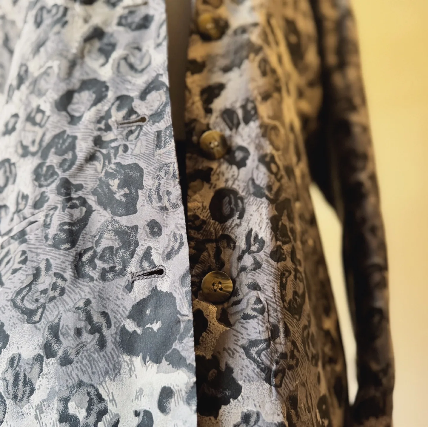 Vintage 100% Silk Leopard Blazer – Anna and Frank image indicator(3)