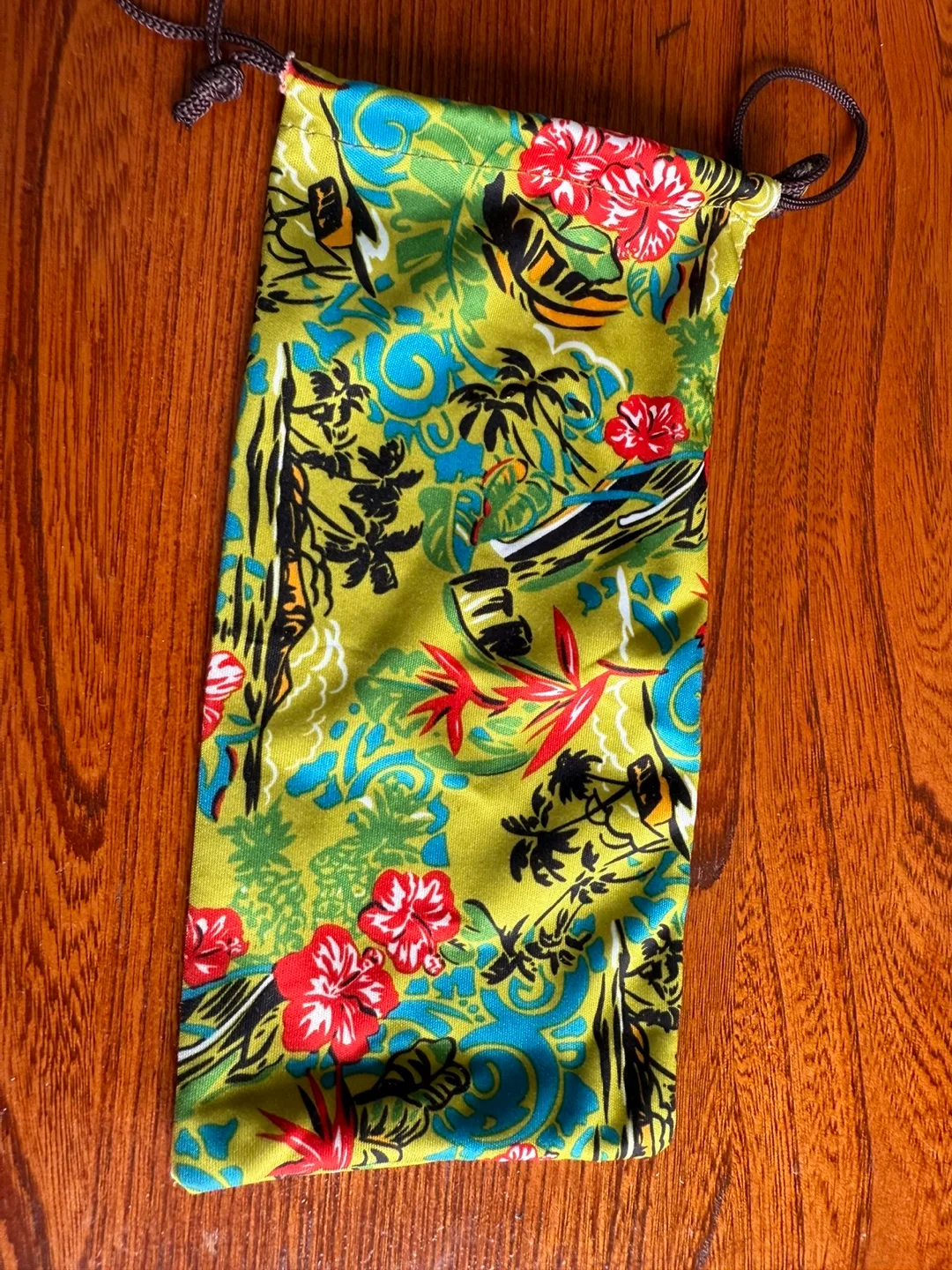 Maui Jim Sunglasses with Cases & Cleaning Cloth image indicator(2)