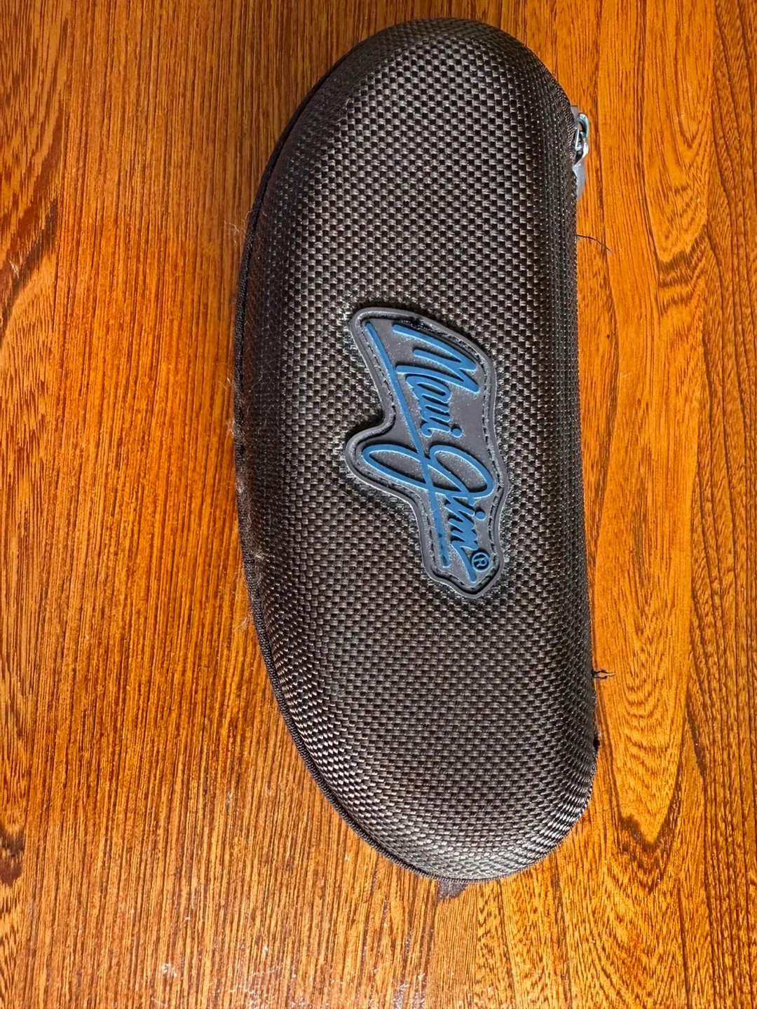 Maui Jim Sunglasses with Cases & Cleaning Cloth image indicator(4)