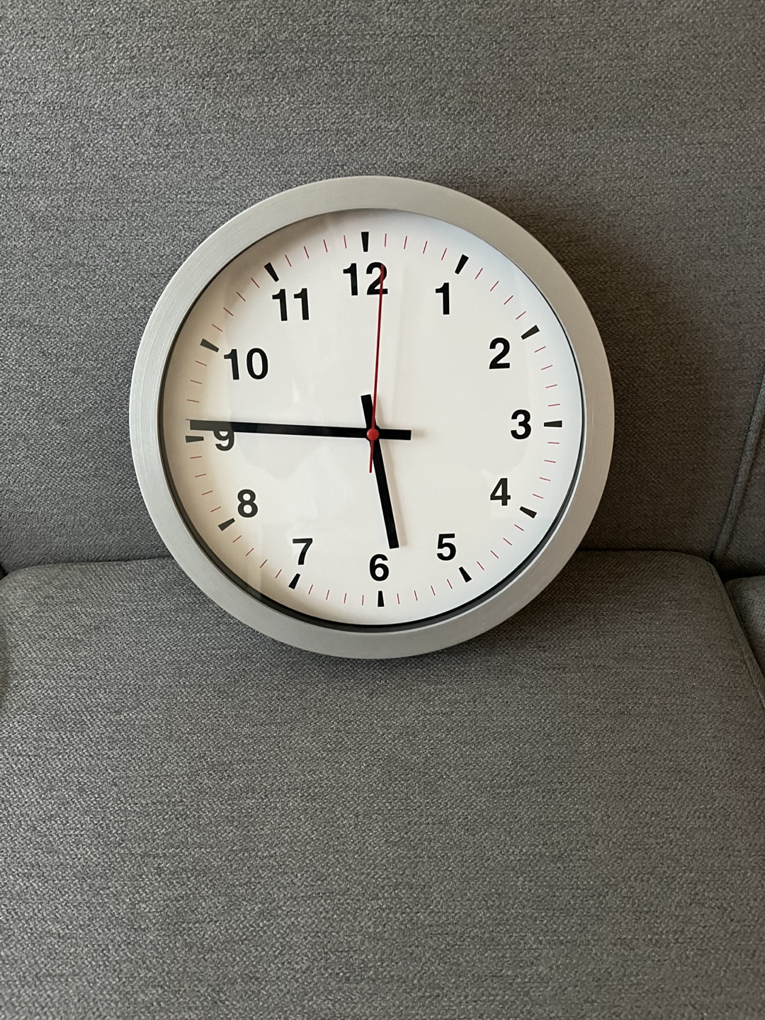 Simple Round Wall Clock