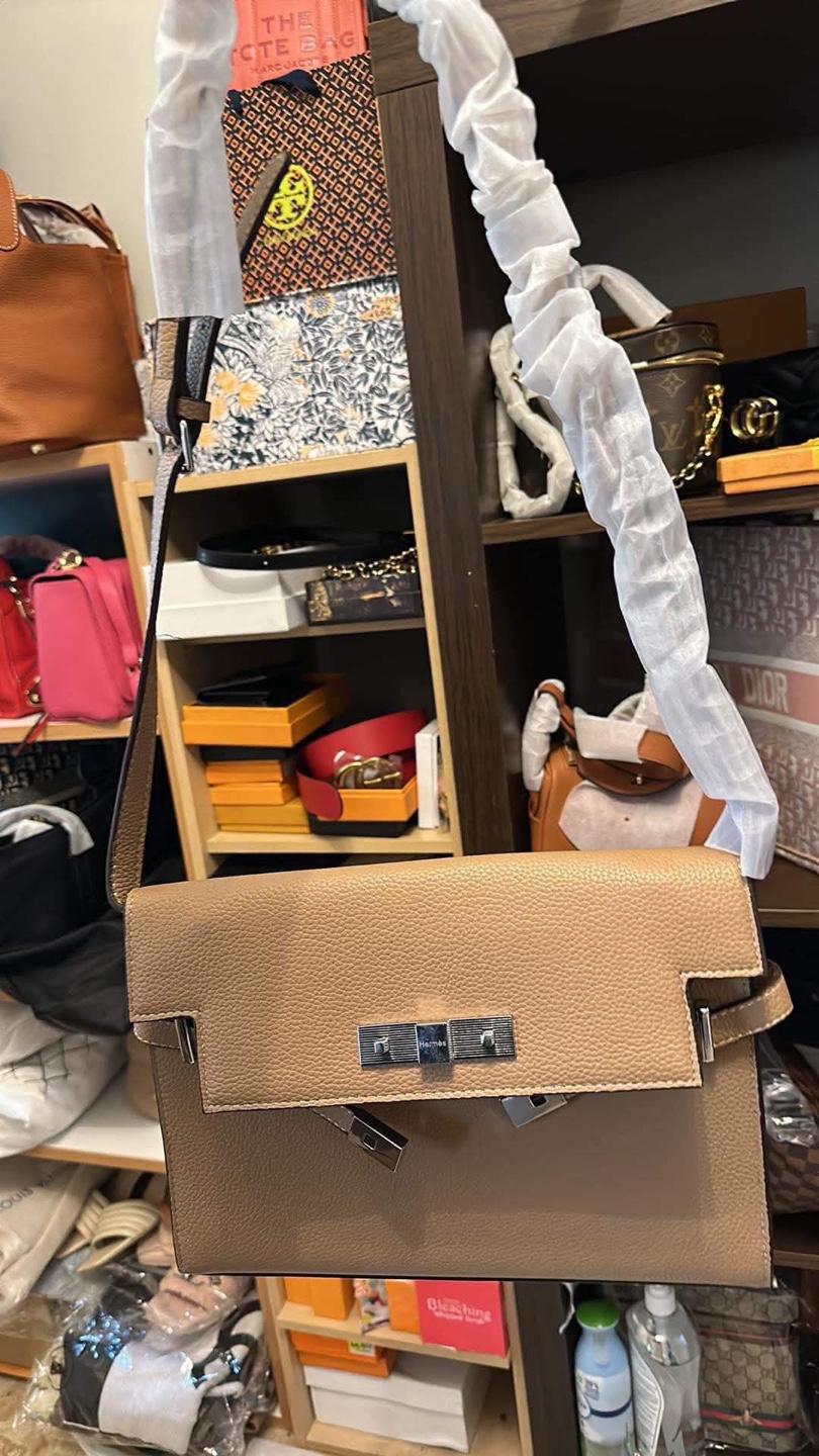 Tan Leather Handbag with Shoulder Strap