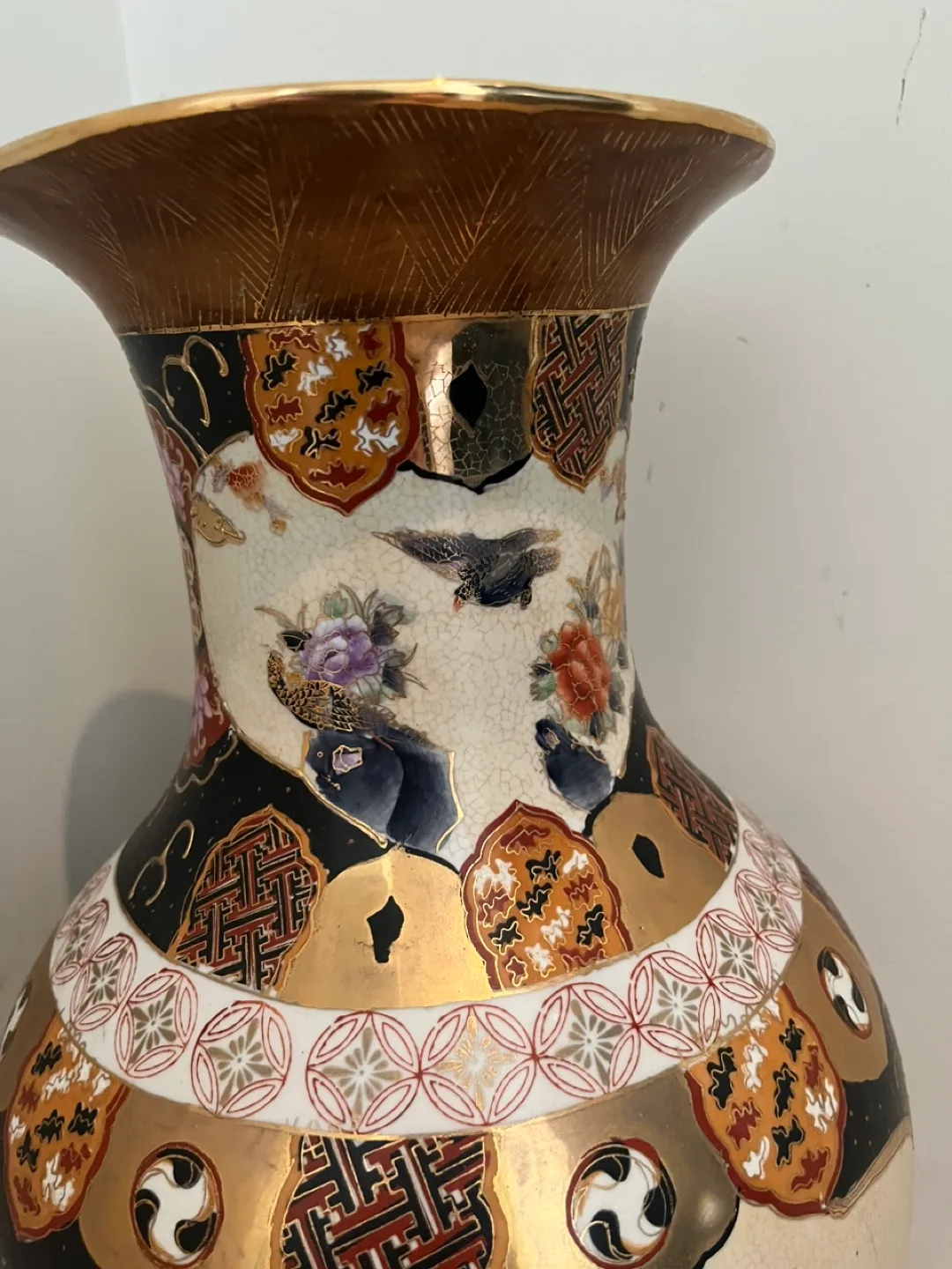 Large Asian-style Floor Vase image indicator(5)