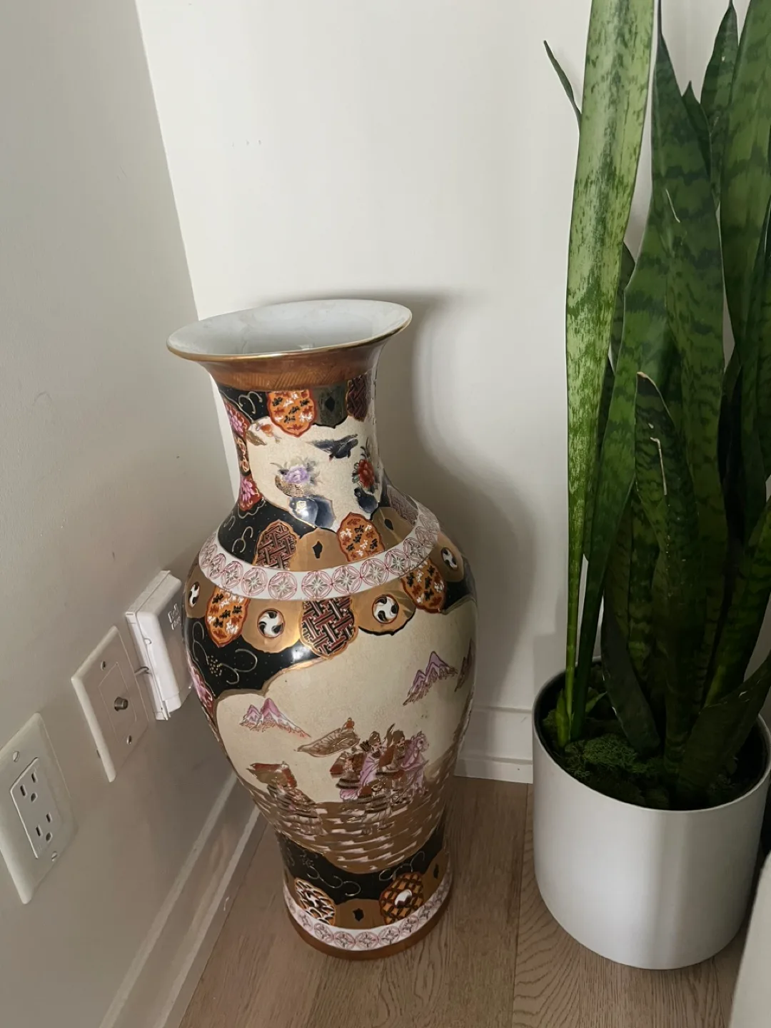 Large Asian-style Floor Vase image indicator(6)