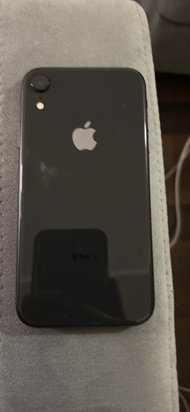 iPhone XR - Black - Used - photo 3