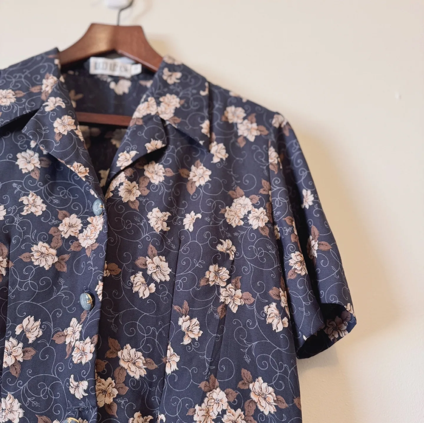 Vintage Floral Button-Up Blouse by Ricci Lizasi image indicator(4)
