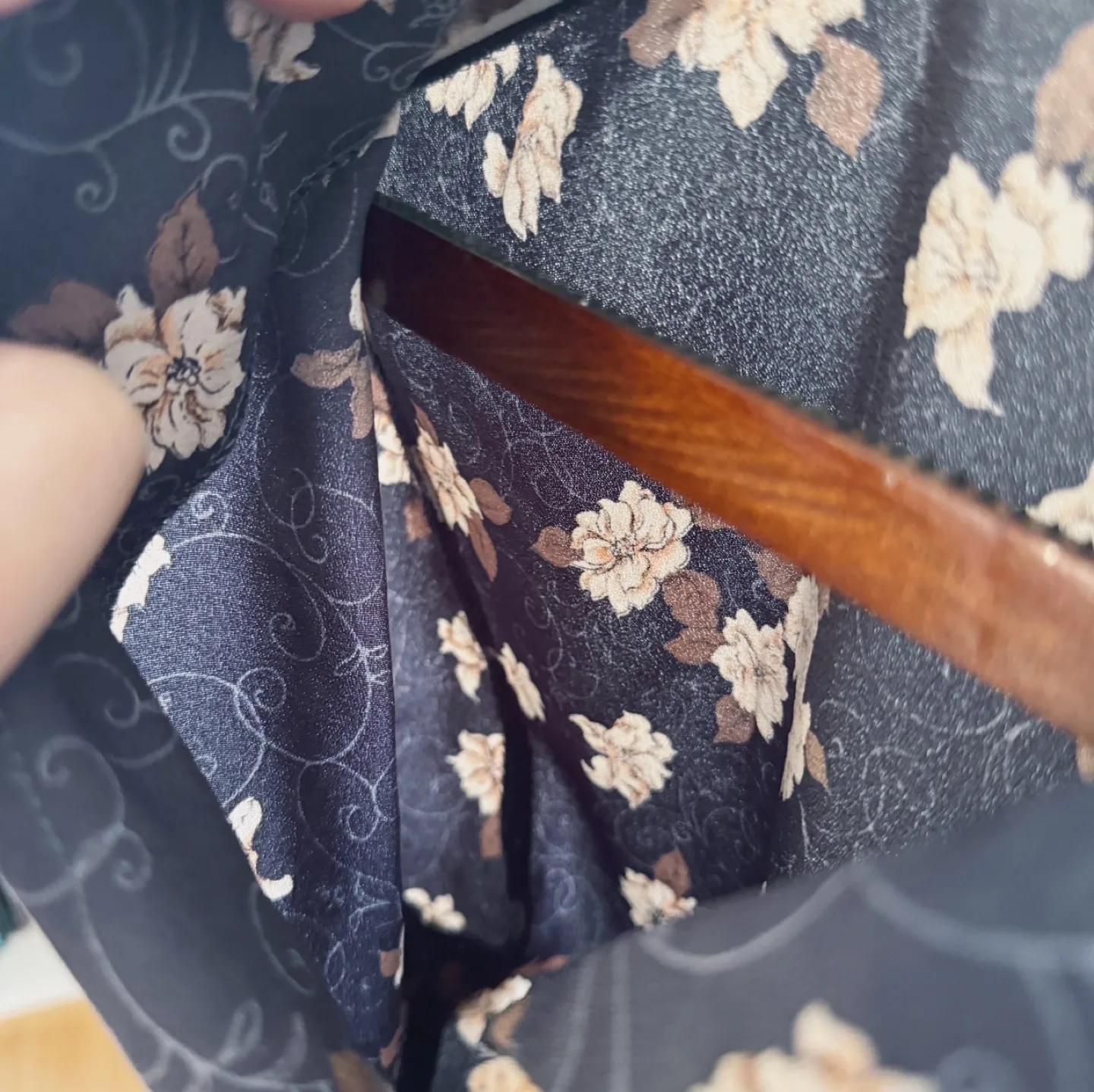 Vintage Floral Button-Up Blouse by Ricci Lizasi image indicator(6)