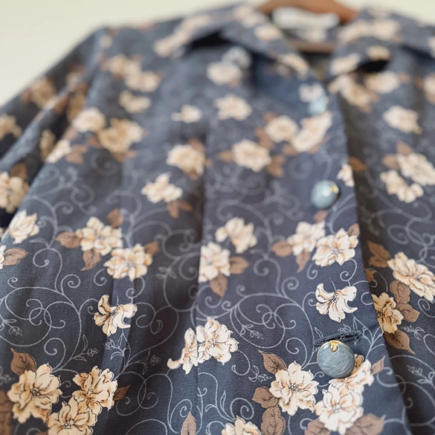 Vintage Floral Button-Up Blouse by Ricci Lizasi image indicator(5)