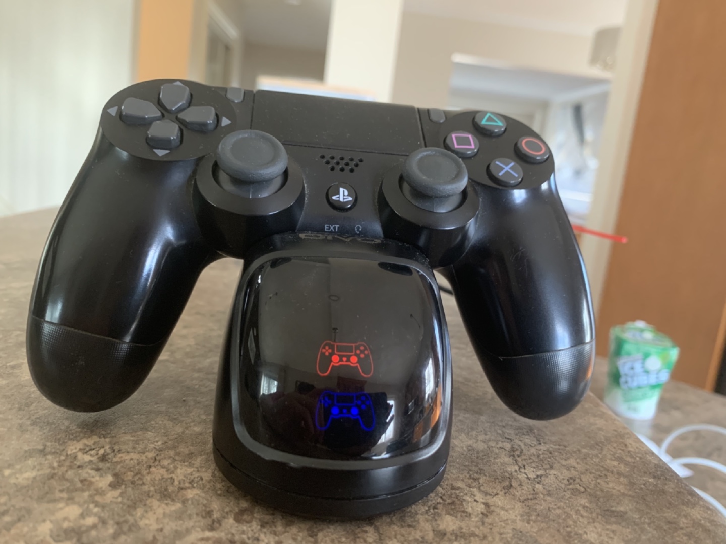 Sony PlayStation Four with controller and charging station - photo 5