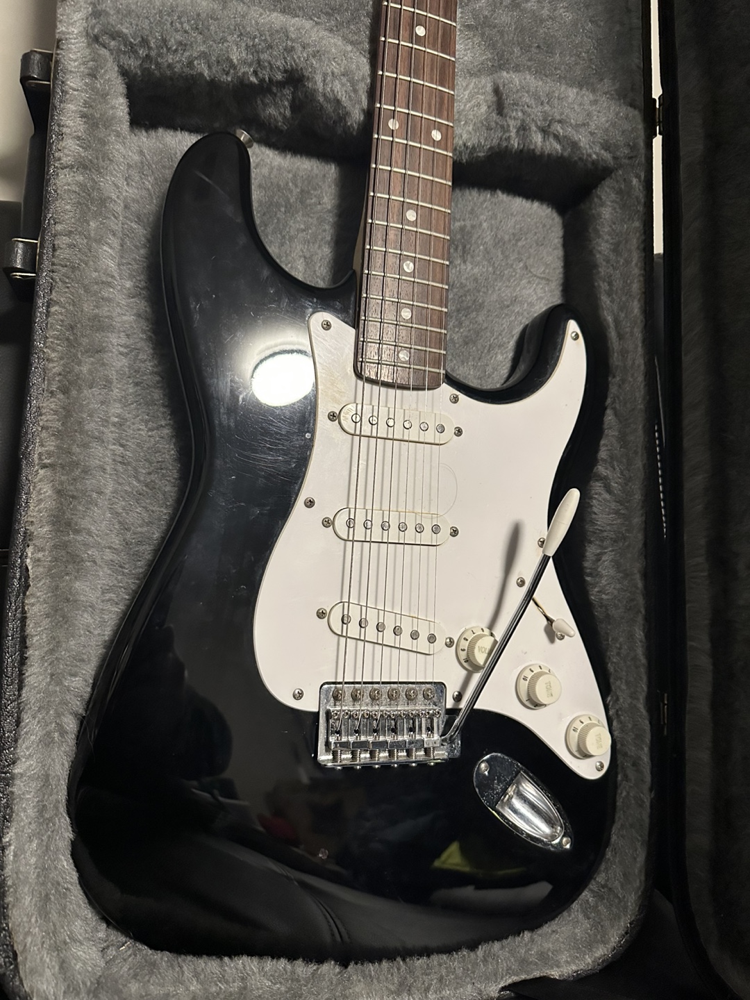 Squier Stratocaster Electric Guitar with Hard Case - photo 2