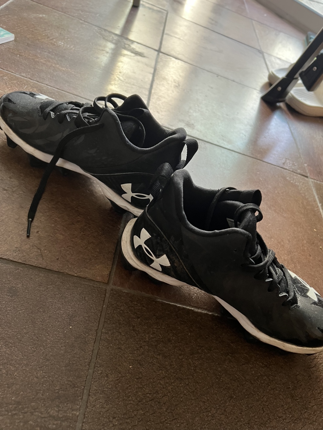 Under Armour Kids' Baseball Cleats - Size 2.5Y - photo 5