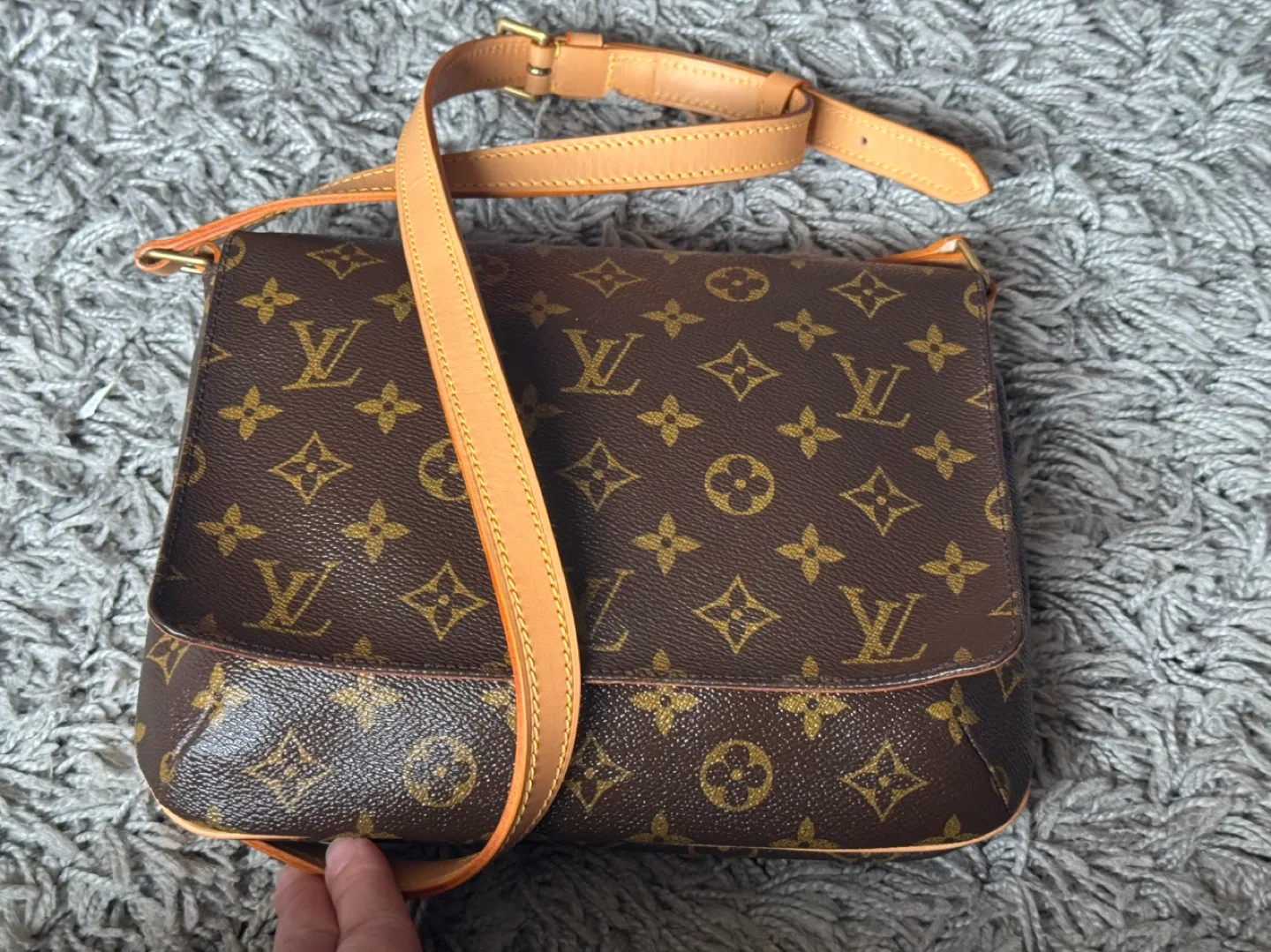 Authentic Louis Vuitton musette Tango long strap image indicator(2)