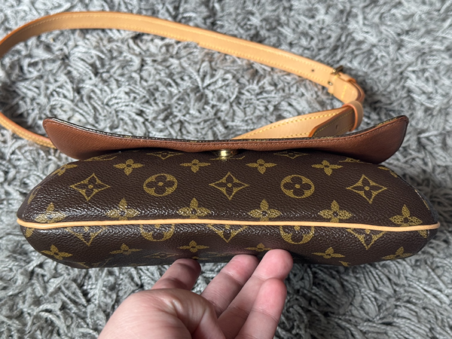 Authentic Louis Vuitton musette Tango long strap - photo 3
