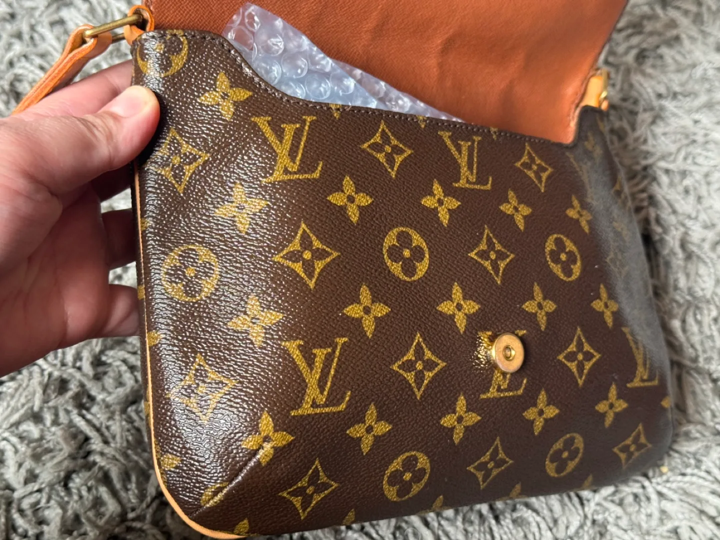 Authentic Louis Vuitton musette Tango long strap image indicator(4)